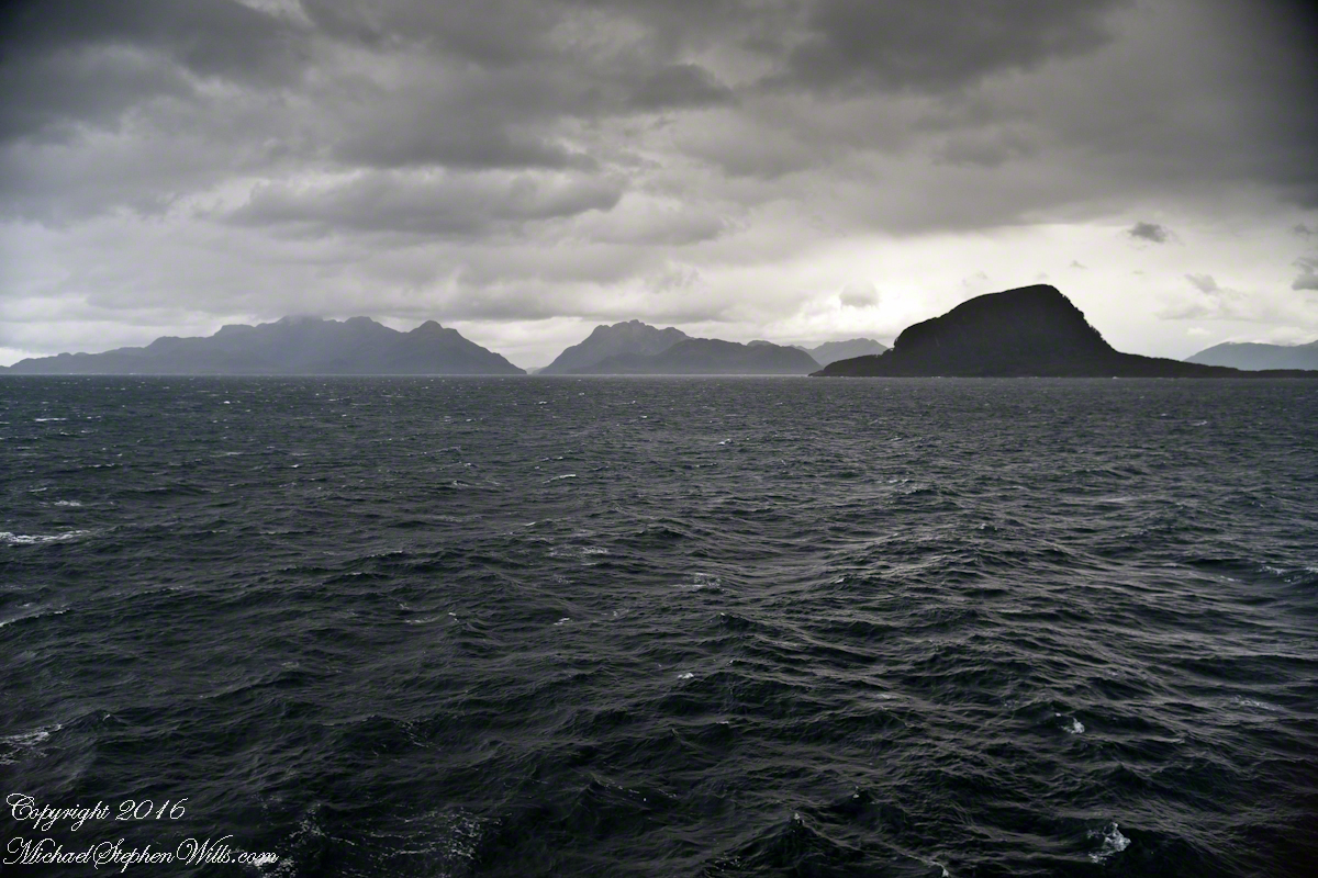 Sombrero Island, Peninsulas Larenas and Fresia