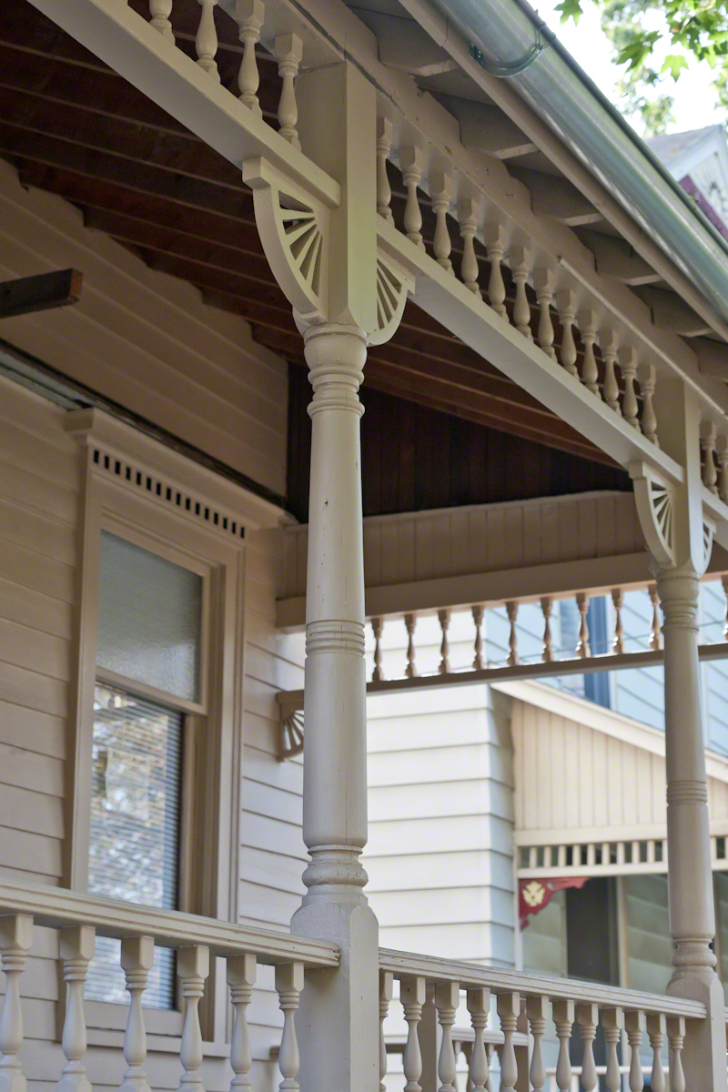 Dennis-Newton House Porch, Window
