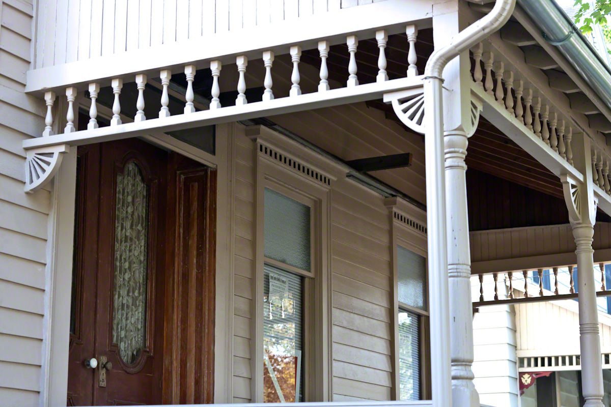 Dennis-Newton House Door, Porch